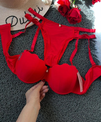 ست شورت و سوتین قرمز