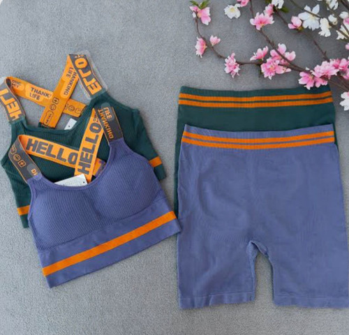 نیم تنه و شورتک ورزشی