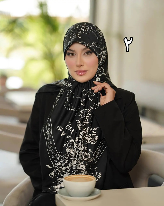 روسری مشکی سفید