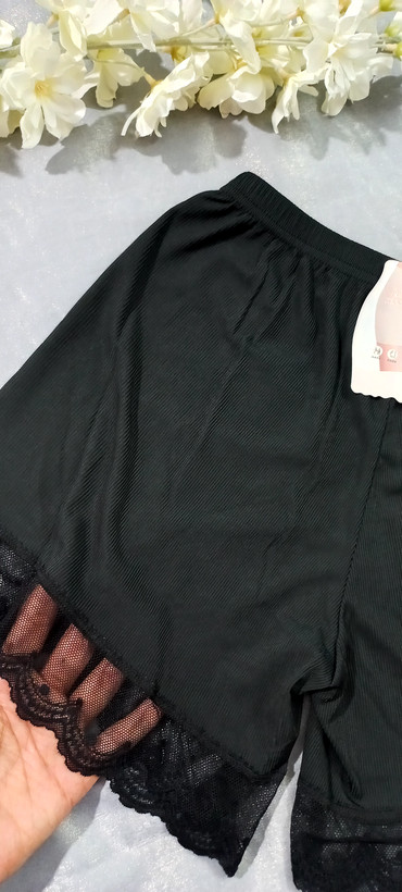 شورتک زنانه نخی طرح کبریتی
